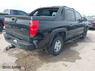 2006 Chevrolet Avalanche LT with VIN 3GNEC12Z06G111156, listed as a IAAI auction lot 41960742 with 258,380 mi miles. Bid and sale history available at carsss.com. Image 4.