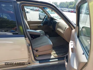 2000 Ford Explorer XLS с VIN 1FMZU72XXYZB77561, выставлен на аукционе IAAI как лот 42745623 с пробегом 193 118 миль миль и . История ставок и продаж доступна на DreamBid. Изображение 5.
