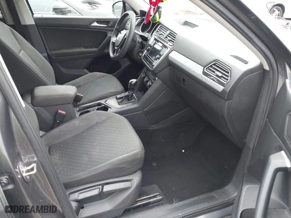 2019 Volkswagen Tiguan S with VIN 3VV1B7AX3KM047494, listed as a IAAI auction lot 41355084 with 90,612 mi miles. Bid and sale history available at carsss.com. Image 5.