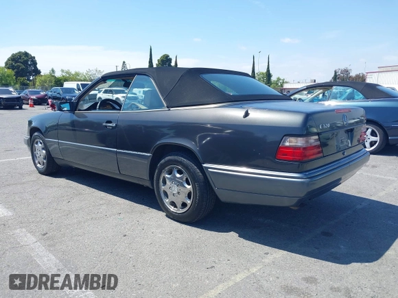 1994 Mercedes-Benz E 320 with VIN WDBEA66E7RC004579, listed as a IAAI auction lot 42170487 with 118,530 mi miles and . Bid and sale history available at DreamBid. Image 3.