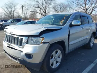 2011 Jeep Grand Cherokee Laredo z VIN 1J4RR4GG2BC511289, wystawiony jako IAAI lot #41240075 z przebiegiem 88 140 mil mil oraz . Historia ofert i sprzedaży dostępna na DreamBid. Obrazek 6.