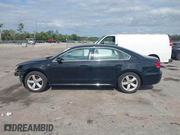 2014 Volkswagen Passat S z VIN 1VWAT7A30EC041728, wystawiony jako IAAI lot #42102295 z przebiegiem 94 768 mil mil oraz . Historia ofert i sprzedaży dostępna na DreamBid. Obrazek 15.