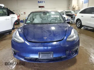 2018 Tesla Model 3 Long Range Battery z VIN 5YJ3E1EB3JF055673, wystawiony jako Copart lot #50915355 z przebiegiem 39 567 mil mil oraz Szkoda całkowita • Salvage title. Historia ofert i sprzedaży dostępna na DreamBid. Obrazek 5.