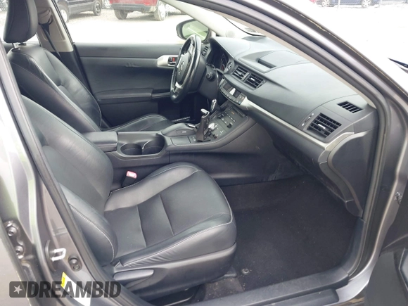 2012 Lexus CT 200h z VIN JTHKD5BH1C2063001, wystawiony jako IAAI lot #42329916 z przebiegiem 123 097 mil mil oraz . Historia ofert i sprzedaży dostępna na DreamBid. Obrazek 5.