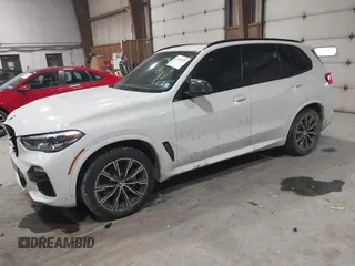 2019 BMW X5 xDrive40i z VIN 5UXCR6C55KLL03630, wystawiony jako IAAI lot #42060030 z przebiegiem 62 460 mil mil oraz . Historia ofert i sprzedaży dostępna na DreamBid. Obrazek 2.