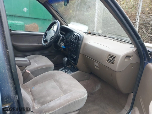 2002 Kia Sportage with VIN KNDJB723925161368, listed as a IAAI auction lot 41045568 with 168,167 mi miles. Bid and sale history available at carsss.com. Image 5.