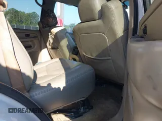 2005 GMC Yukon SLE z VIN 1GKEC13T25J140176, wystawiony jako IAAI lot #42267014 z przebiegiem Nie podano mil oraz . Historia ofert i sprzedaży dostępna na DreamBid. Obrazek 8.