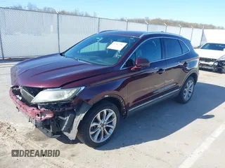 2016 Lincoln MKC Select z VIN 5LMCJ2C96GUJ00891, wystawiony jako IAAI lot #41962387 z przebiegiem 173 999 mil mil oraz . Historia ofert i sprzedaży dostępna na DreamBid. Obrazek 18.