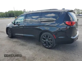 2018 Chrysler Pacifica Limited z VIN 2C4RC1GG9JR261500, wystawiony jako Copart lot #52165515 z przebiegiem 100 258 mil mil oraz Szkody całkowita. Historia ofert i sprzedaży dostępna na DreamBid. Obrazek 2.