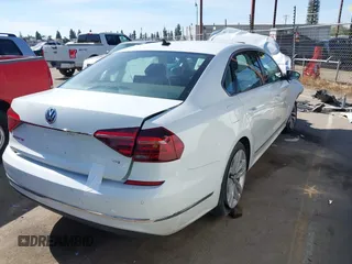 2017 Volkswagen Passat SE z VIN 1VWGT7A30HC053652, wystawiony jako IAAI lot #41882003 z przebiegiem 45 113 mil mil oraz . Historia ofert i sprzedaży dostępna na DreamBid. Obrazek 4.