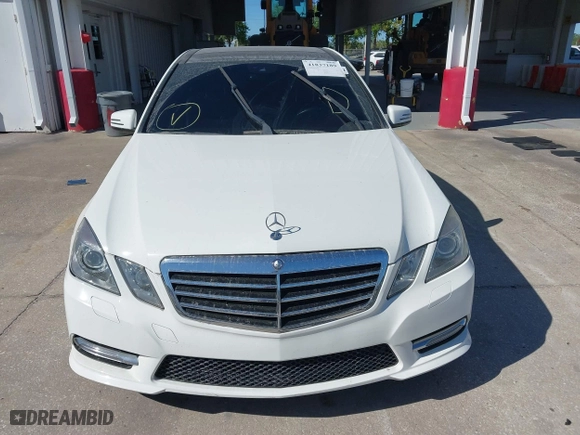 2013 Mercedes-Benz E-Class E 350 Luxury with VIN WDDHF8JB6DA680430, listed as a IAAI auction lot 41837189 with 83,492 mi miles. Bid and sale history available at carsss.com. Image 13.
