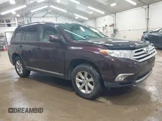 2011 Toyota Highlander z VIN 5TDBK3EH7BS082991, wystawiony jako IAAI lot #42221845 z przebiegiem 183 007 mil mil oraz . Historia ofert i sprzedaży dostępna na DreamBid. Obrazek 1.