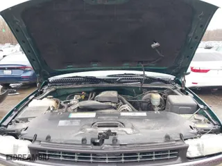 2000 Chevrolet Silverado 1500 LS with VIN 1GCEK14T4YE371140, listed as a IAAI auction lot 41829696 with 182,156 mi miles. Bid and sale history available at carsss.com. Image 10.