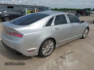 2013 Lincoln MKZ z VIN 3LN6L2G95DR828063, wystawiony jako IAAI lot #42398124 z przebiegiem 158 626 mil mil oraz . Historia ofert i sprzedaży dostępna na DreamBid. Obrazek 4.