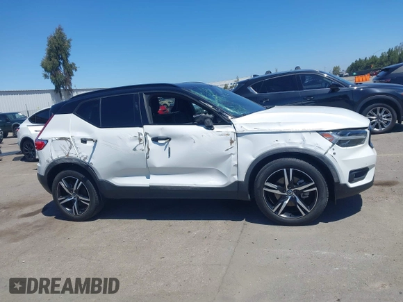 2022 Volvo XC40 R-Design with VIN YV4162UM1N2739706, listed as a IAAI auction lot 42193001 with 15,579 mi miles and . Bid and sale history available at DreamBid. Image 14.