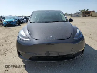 2024 Tesla Model Y Long Range with VIN 7SAYGAEE2RF101616, listed as a Copart auction lot 62236425 with 32,619 mi miles and Salvage title. Bid and sale history available at DreamBid. Image 5.