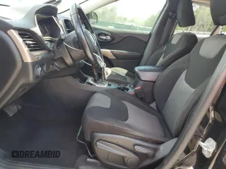 2018 Jeep Cherokee Latitude z VIN 1C4PJLCB9JD587366, wystawiony jako Copart lot #62137485 z przebiegiem 126 069 mil mil oraz Szkoda całkowita • Salvage title. Historia ofert i sprzedaży dostępna na DreamBid. Obrazek 7.