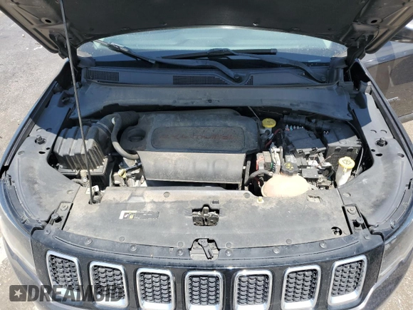 2018 Jeep Compass Latitude z VIN 3C4NJCBB0JT134143, wystawiony jako Copart lot #57228345 z przebiegiem 102 011 mil mil oraz Szkoda całkowita • Salvage title. Historia ofert i sprzedaży dostępna na DreamBid. Obrazek 12.