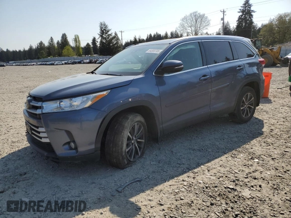 2019 Toyota Highlander SE z VIN 5TDJZRFH1KS959998, wystawiony jako Copart lot #54558795 z przebiegiem 50 566 mil mil oraz Szkoda całkowita • Salvage title. Historia ofert i sprzedaży dostępna na DreamBid. Obrazek 1.