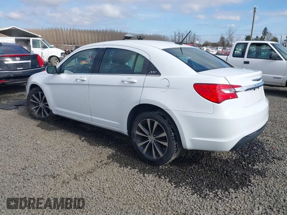 2013 Chrysler 200 Limited with VIN 1C3CCBCG7DN690139, listed as a IAAI auction lot 41744141 with 77,428 mi miles. Bid and sale history available at carsss.com. Image 3.