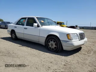 1994 Mercedes-Benz E 320 with VIN WDBEA32E6RC028778, listed as a Copart auction lot 54243815 with 205,957 mi miles and Clean Title. Bid and sale history available at DreamBid. Image 4.