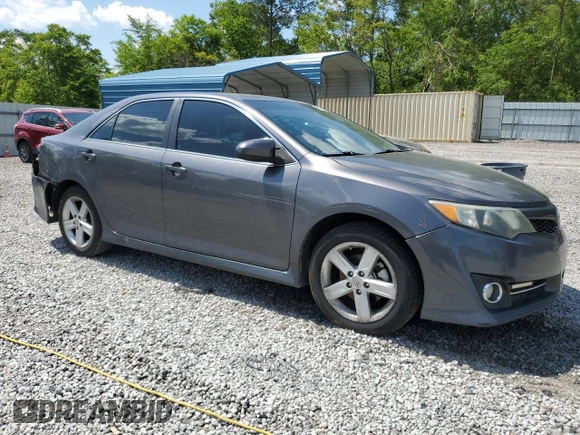 2013 Toyota Camry L with VIN 4T1BF1FK1DU723677, listed as a Copart auction lot 52032895 with 204,306 mi miles and Salvage Title. Bid and sale history available at carsss.com. Image 4.