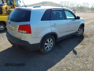 2013 Kia Sorento LX with VIN 5XYKTDA2XDG423935, listed as a IAAI auction lot 42108925 with 139,898 mi miles. Bid and sale history available at carsss.com. Image 4.