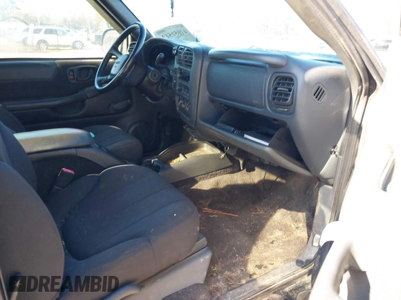 2003 GMC Sonoma z VIN 1GTCS19H138182562, wystawiony jako IAAI lot #41051512 z przebiegiem 212 117 mil mil oraz . Historia ofert i sprzedaży dostępna na DreamBid. Obrazek 5.