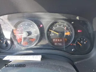 2015 Jeep Patriot Altitude z VIN 1C4NJRBB9FD268780, wystawiony jako IAAI lot #40386558 z przebiegiem 85 756 mil mil oraz . Historia ofert i sprzedaży dostępna na DreamBid. Obrazek 7.