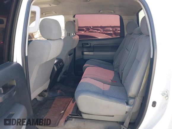 2011 Toyota Tundra z VIN 5TFEY5F18BX105276, wystawiony jako IAAI lot #41735082 z przebiegiem 221 992 mil mil oraz . Historia ofert i sprzedaży dostępna na DreamBid. Obrazek 19.