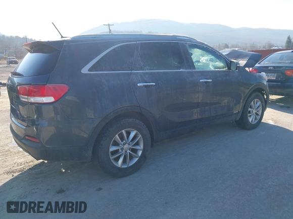 2016 Kia Sorento LX with VIN 5XYPGDA32GG158824, listed as a IAAI auction lot 38800051 with 82,195 mi miles. Bid and sale history available at carsss.com. Image 4.