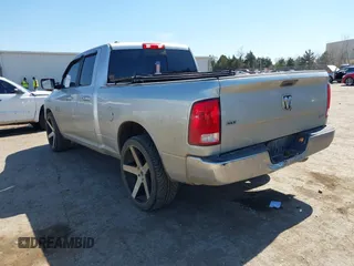 2018 Ram 1500 SLT z VIN 1C6RR6GG7JS303857, wystawiony jako IAAI lot #41779748 z przebiegiem 153 289 mil mil oraz . Historia ofert i sprzedaży dostępna na DreamBid. Obrazek 3.