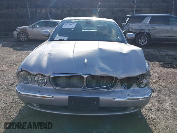 2006 Jaguar XJ with VIN SAJWA71B96SH04571, listed as a IAAI auction lot 41574323 with 1 mi miles. Bid and sale history available at carsss.com. Image 11.