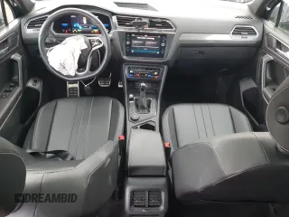 2022 Volkswagen Tiguan SE R-Line Black z VIN 3VV8B7AX7NM103911, wystawiony jako Copart lot #52364135 z przebiegiem 54 375 mil mil oraz Szkoda całkowita • Salvage title. Historia ofert i sprzedaży dostępna na DreamBid. Obrazek 8.