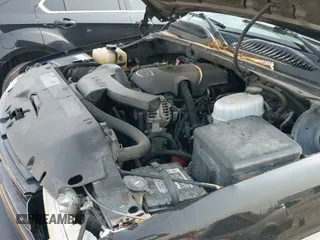2006 Chevrolet Suburban LS z VIN 3GNFK16Z36G217263, wystawiony jako IAAI lot #42877188 z przebiegiem 266 037 mil mil oraz . Historia ofert i sprzedaży dostępna na DreamBid. Obrazek 15.