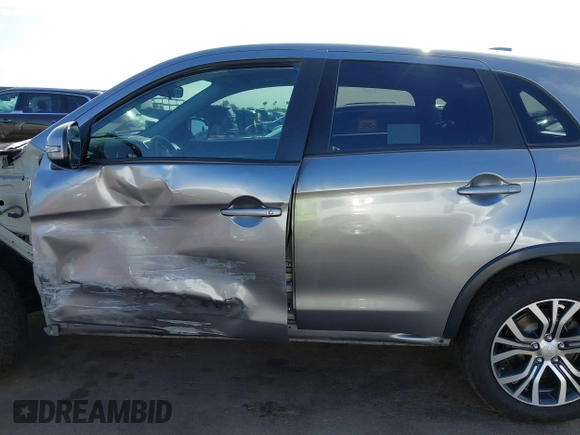 2018 Mitsubishi Outlander ES z VIN JA4AP3AU7JZ001723, wystawiony jako IAAI lot #41945205 z przebiegiem 112 570 mil mil oraz . Historia ofert i sprzedaży dostępna na DreamBid. Obrazek 15.