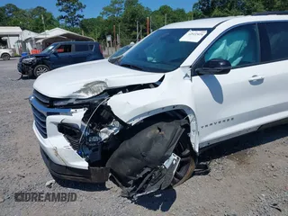 2025 Chevrolet Traverse FWD LT with VIN 1GNERGRS7SJ144304, listed as a IAAI auction lot 42522424 with 4,081 mi miles and . Bid and sale history available at DreamBid. Image 6.