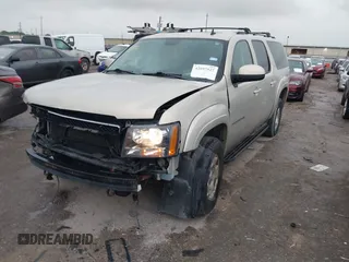 2010 Chevrolet Suburban LT z VIN 1GNUKJE32AR274468, wystawiony jako IAAI lot #42097027 z przebiegiem 257 180 mil mil oraz . Historia ofert i sprzedaży dostępna na DreamBid. Obrazek 17.