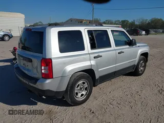2011 Jeep Patriot Latitude with VIN 1J4NT1GA3BD220000, listed as a IAAI auction lot 41703041 with 138,945 mi miles. Bid and sale history available at carsss.com. Image 4.