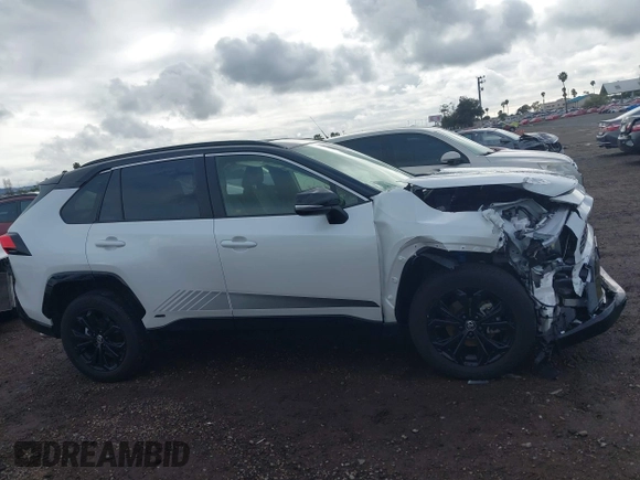 2024 Toyota RAV4 Hybrid XSE with VIN JTME6RFV5RJ060424, listed as a IAAI auction lot 41884481 with 8,730 mi miles and . Bid and sale history available at carsss.com. Image 13.