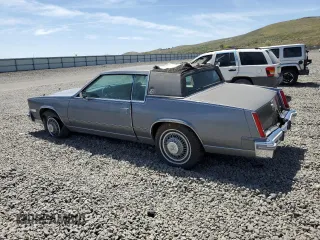 1980 Cadillac Eldorado z VIN 6L578AE609480, wystawiony jako Copart lot #58422345 z przebiegiem 85 604 mil mil oraz Tytuł czysty. Historia ofert i sprzedaży dostępna na DreamBid. Obrazek 2.