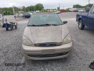 2003 Ford Focus LX z VIN 1FAFP33P83W271153, wystawiony jako IAAI lot #42360855 z przebiegiem 178 711 mil mil oraz . Historia ofert i sprzedaży dostępna na DreamBid. Obrazek 6.