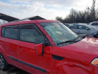 2013 Kia Soul + with VIN KNDJT2A62D7628259, listed as a IAAI auction lot 41400204 with 87,200 mi miles. Bid and sale history available at carsss.com. Image 17.