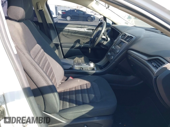 2017 Ford Fusion SE with VIN 3FA6P0H78HR235738, listed as a IAAI auction lot 41604054 with 172,896 mi miles. Bid and sale history available at carsss.com. Image 5.