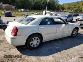 2005 Chrysler 300 with VIN 2C3JA53G55H584006, listed as a Copart auction lot 76698204 with 0 mi miles and Salvage Title. Bid and sale history available at carsss.com. Image 3.