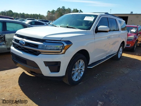 2022 Ford Expedition Max XLT with VIN 1FMJK1JT0NEA61531, listed as a IAAI auction lot 41581598 with NaN miles. Bid and sale history available at carsss.com. Image 2.