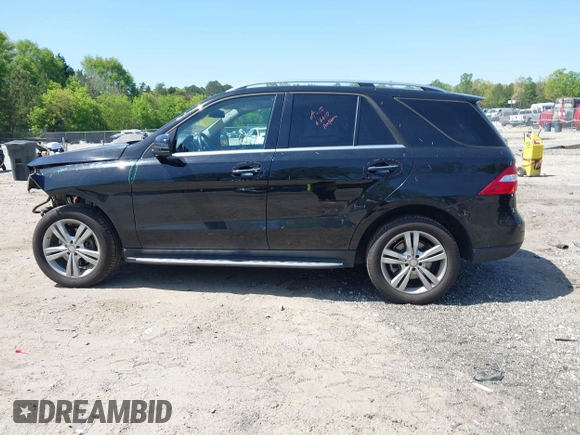 2014 Mercedes-Benz M ML 350 with VIN 4JGDA5JB7EA387106, listed as a IAAI auction lot 42062608 with 82,535 mi miles. Bid and sale history available at carsss.com. Image 14.