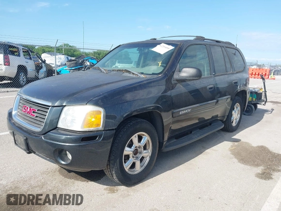 2003 GMC Envoy SLE z VIN 1GKDT13S832272692, wystawiony jako IAAI lot #42289095 z przebiegiem 215 210 mil mil oraz . Historia ofert i sprzedaży dostępna na DreamBid. Obrazek 2.