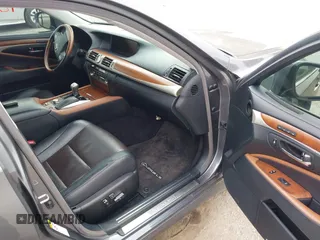 2013 Lexus LS 460 с VIN JTHCL5EF8D5017831, выставлен на аукционе IAAI как лот 42709181 с пробегом 72 271 миль миль и . История ставок и продаж доступна на DreamBid. Изображение 5.