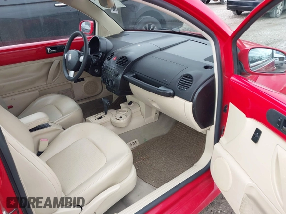 2005 Volkswagen New Beetle Coupe GLS with VIN 3VWCK31C95M405955, listed as a IAAI auction lot 41679148 with 96,413 mi miles. Bid and sale history available at carsss.com. Image 5.